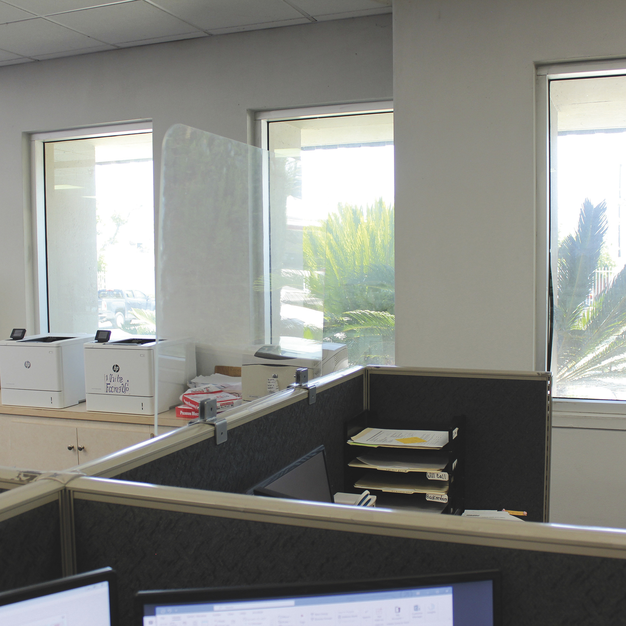 Boss Clear Plexiglass Protective Panel, 42in.Wx 24in.H x 0.24in.Thick, Desk/Table or Cubical Mount, Model# NP06